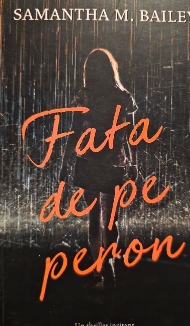 Fata de pe peron