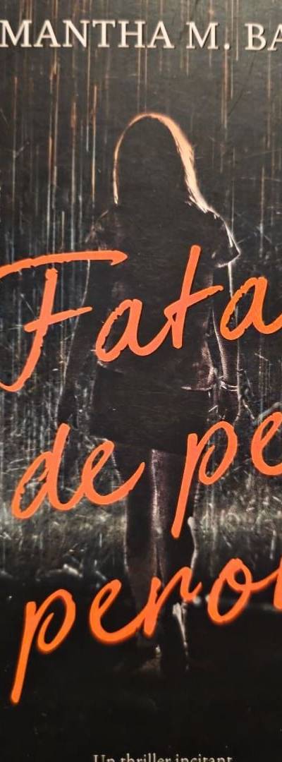 Fata de pe peron
